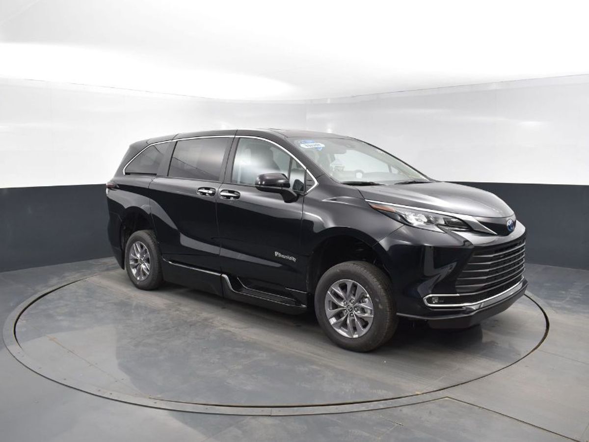 2024 Toyota Sienna XLE - Photo 10