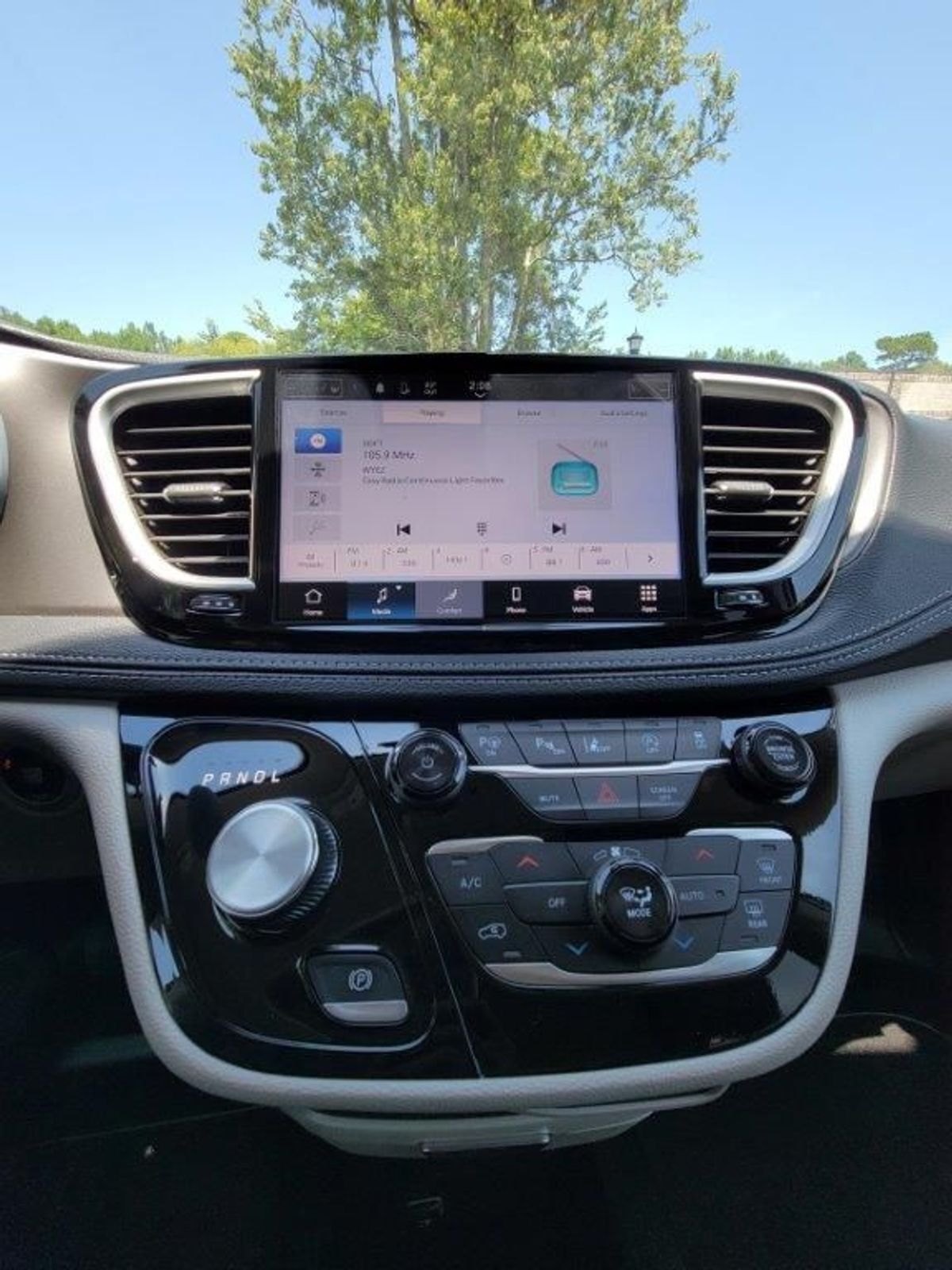 2024 Chrysler Pacifica Touring L - Photo 13