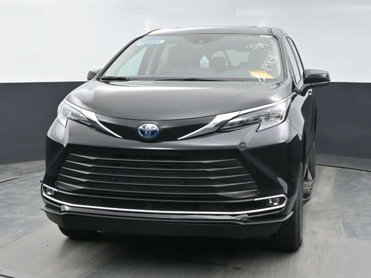 2024 Toyota Sienna XLE - Photo 20