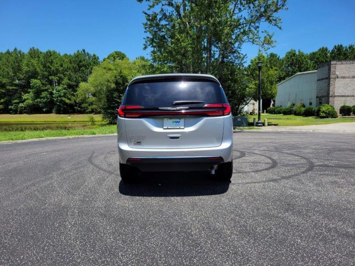 2024 Chrysler Pacifica Touring L - Photo 6