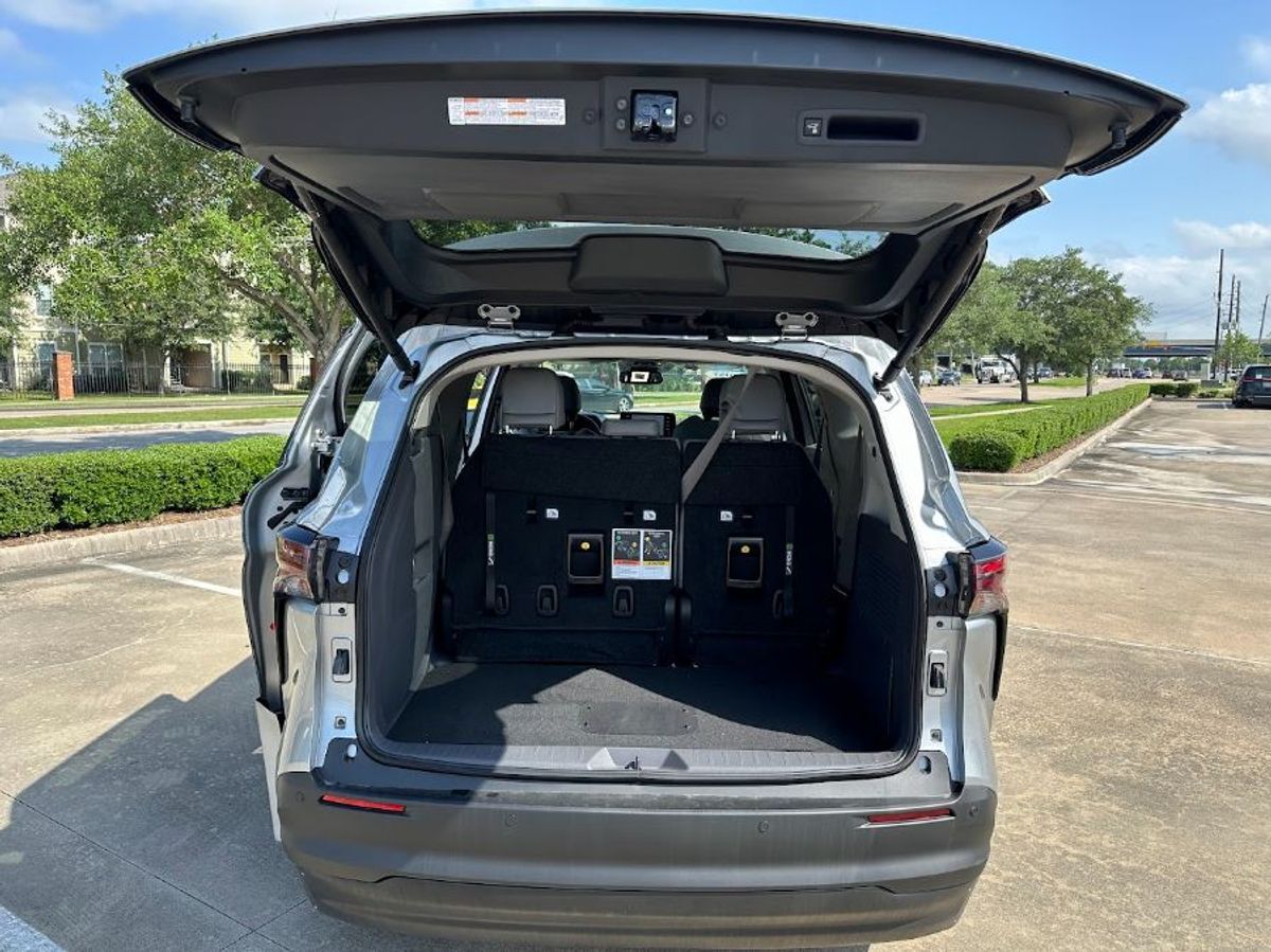 2024 Toyota Sienna XLE - Photo 12