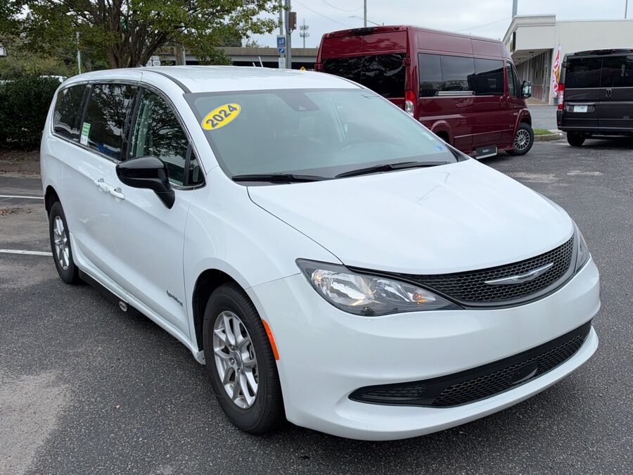 2024 Chrysler Voyager LX