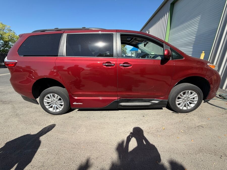 2017 Toyota Sienna XLE Premium