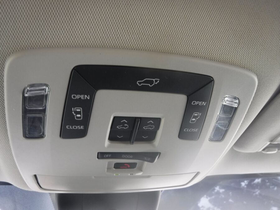 2023 Toyota Sienna XLE - Photo 14