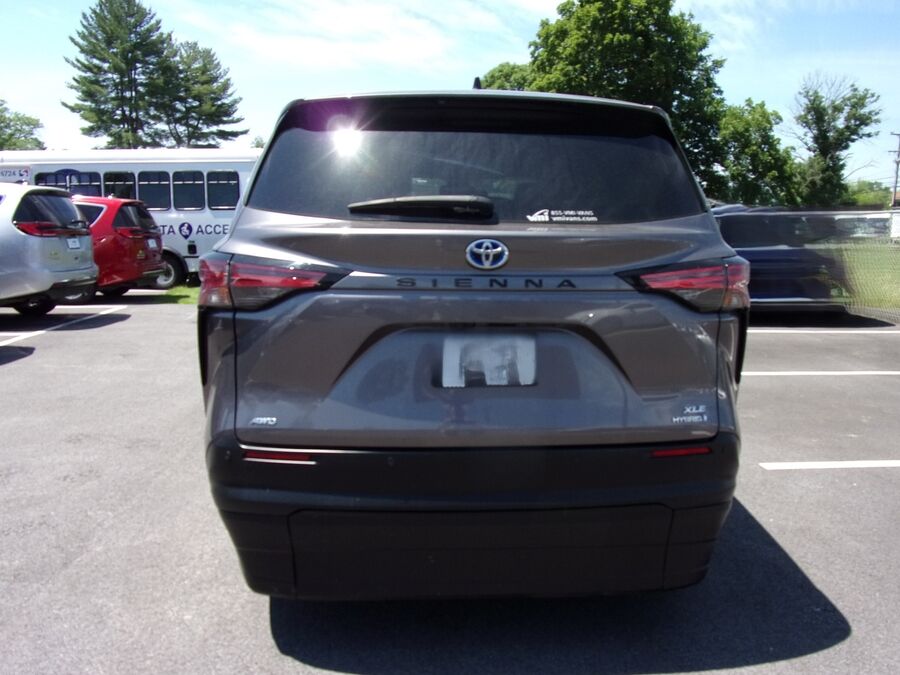 2021 Toyota Sienna XLE - Photo 6