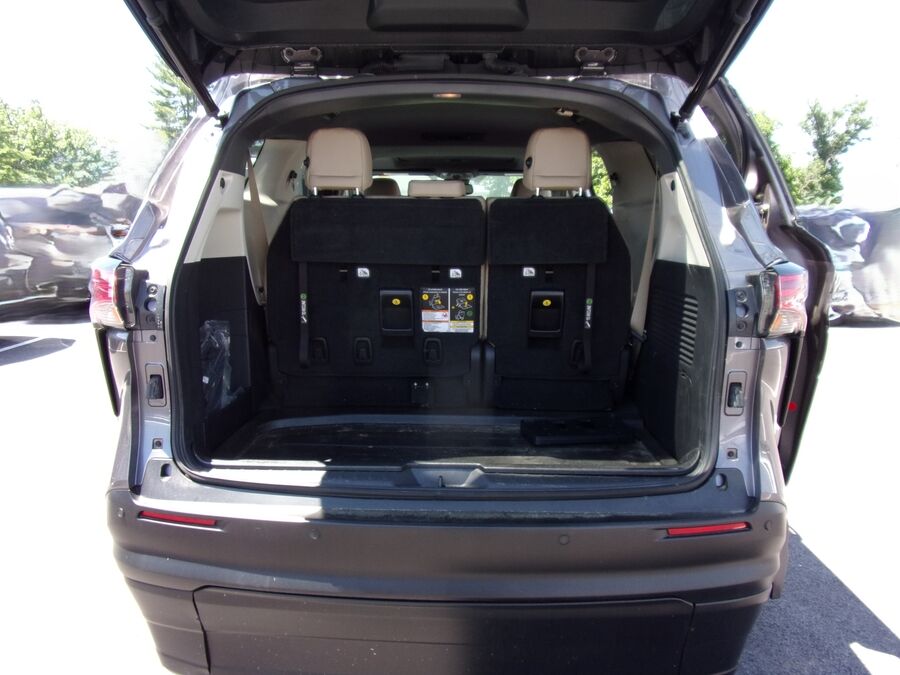 2021 Toyota Sienna XLE - Photo 19