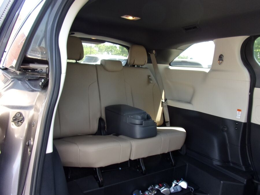 2021 Toyota Sienna XLE - Photo 17