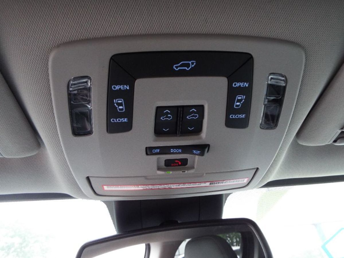 2024 Toyota Sienna XLE - Photo 10