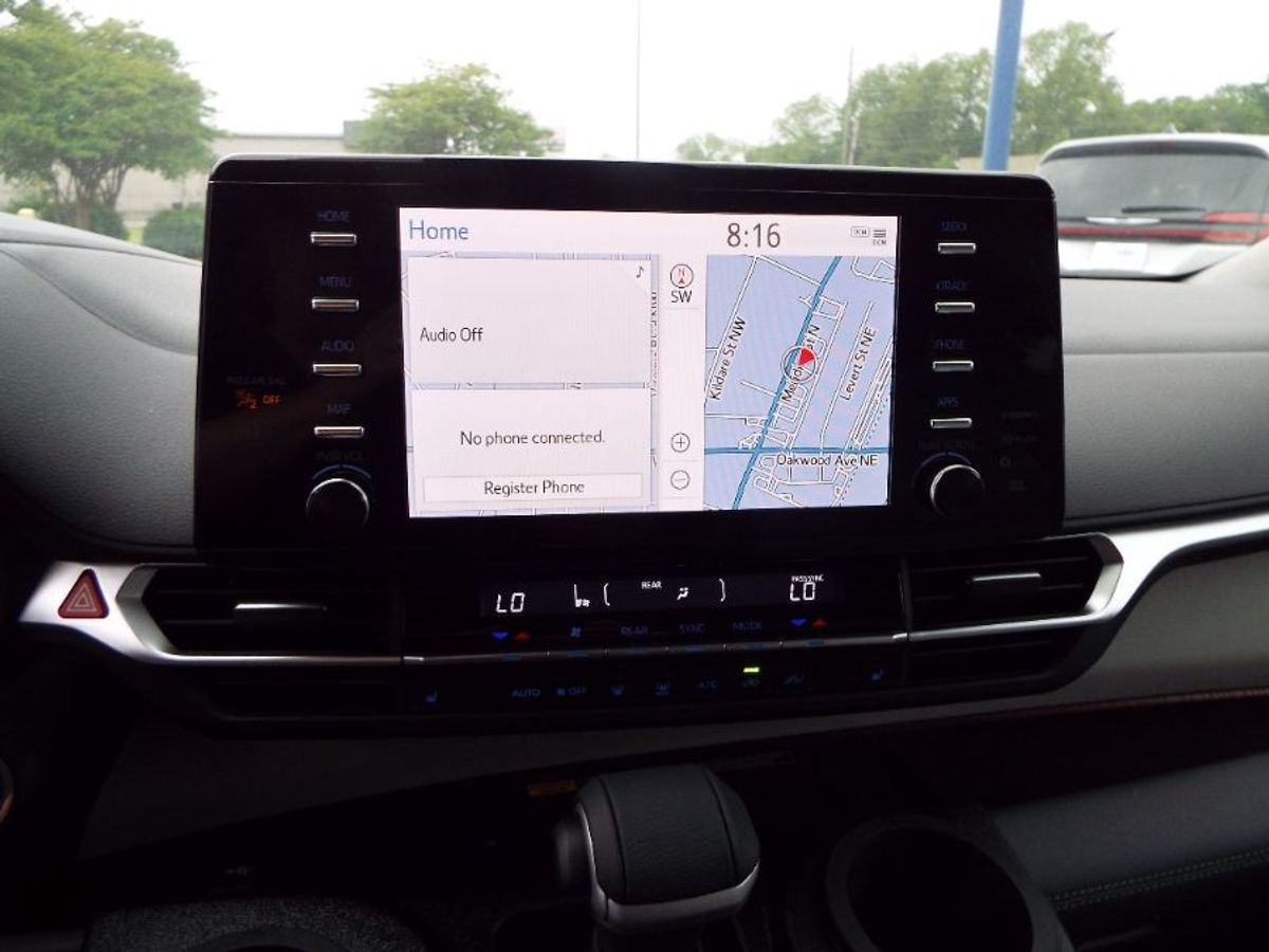 2024 Toyota Sienna XLE - Photo 11