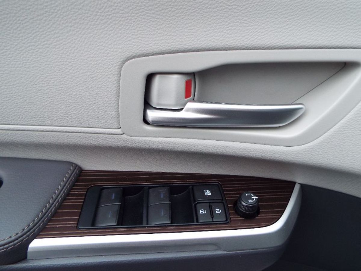 2024 Toyota Sienna XLE - Photo 17