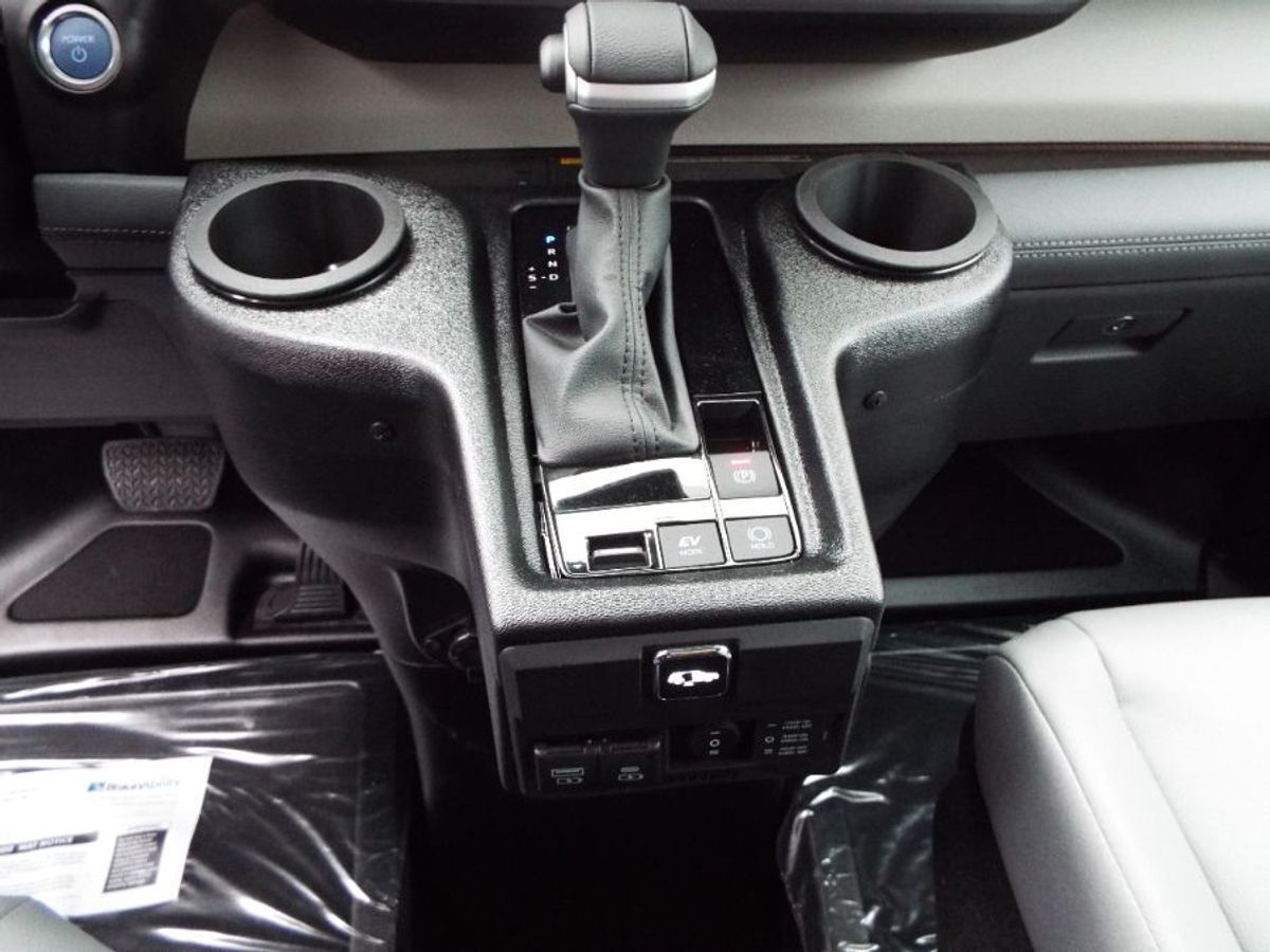 2024 Toyota Sienna XLE - Photo 12