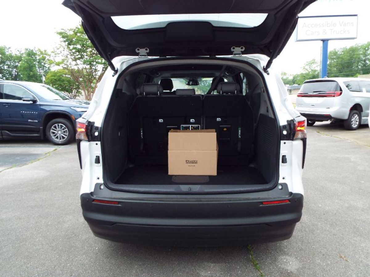 2024 Toyota Sienna XLE - Photo 31