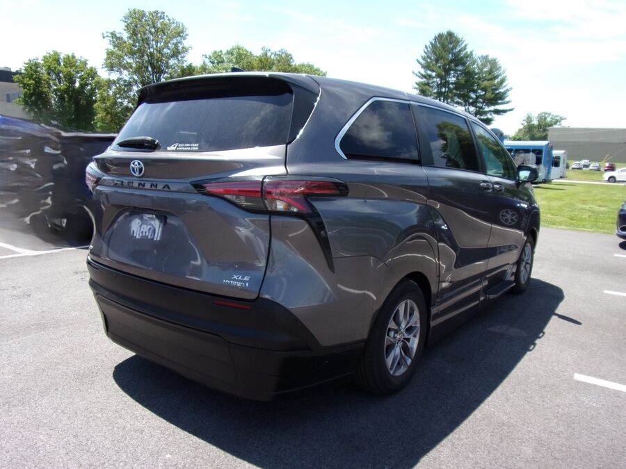 2021 Toyota Sienna XLE - Photo 7