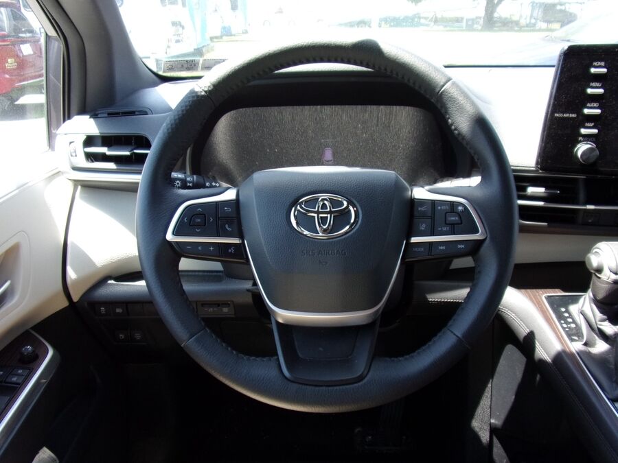 2021 Toyota Sienna XLE - Photo 10