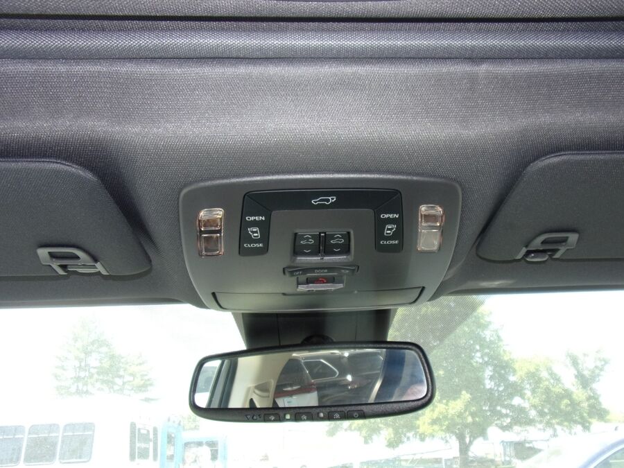 2021 Toyota Sienna XLE - Photo 14