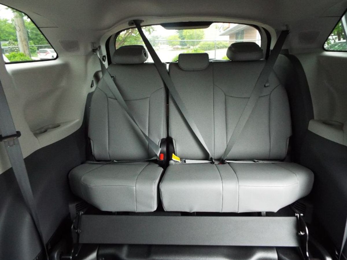 2024 Toyota Sienna XLE - Photo 26
