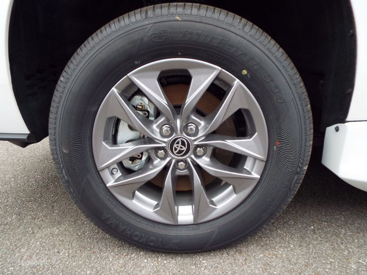 2024 Toyota Sienna XLE - Photo 33