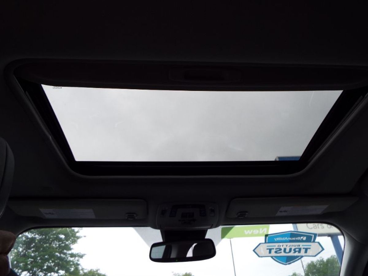 2024 Toyota Sienna XLE - Photo 24