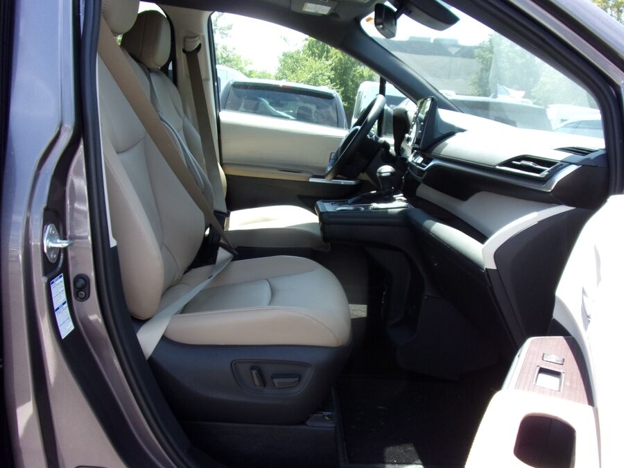 2021 Toyota Sienna XLE - Photo 15