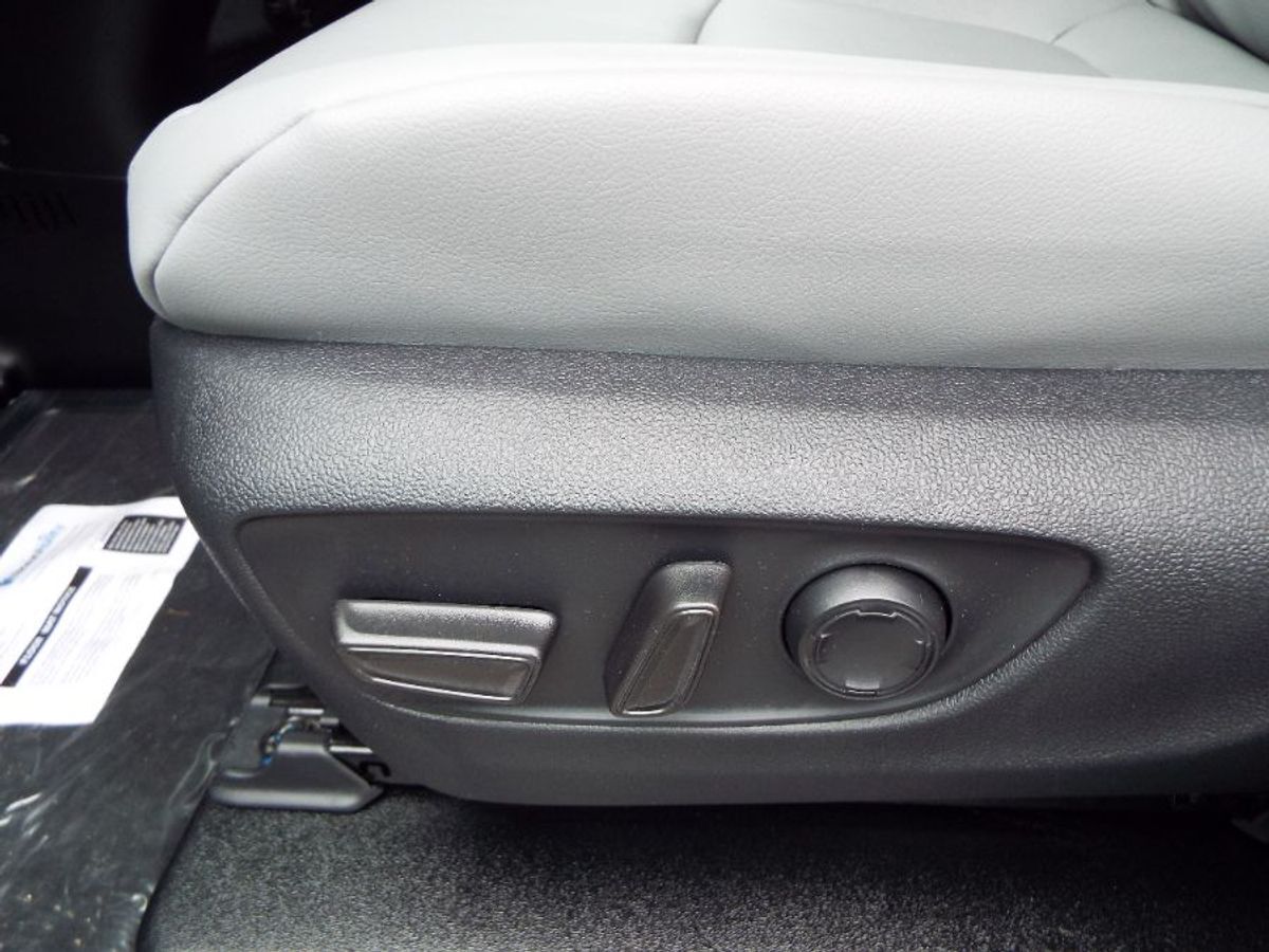 2024 Toyota Sienna XLE - Photo 19