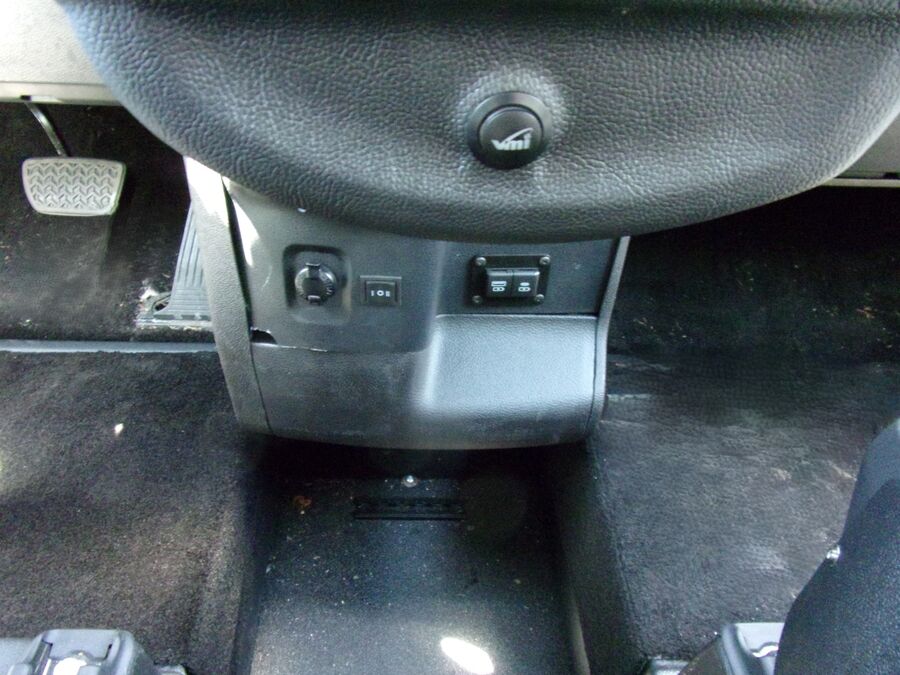 2021 Toyota Sienna XLE - Photo 13