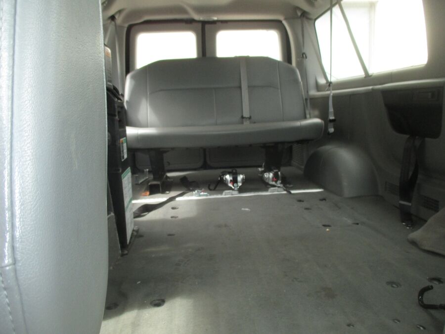 2008 Ford E-Series Econoline Wagon XLT - Photo 16