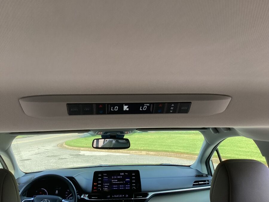 2024 Toyota Sienna XLE - Photo 15