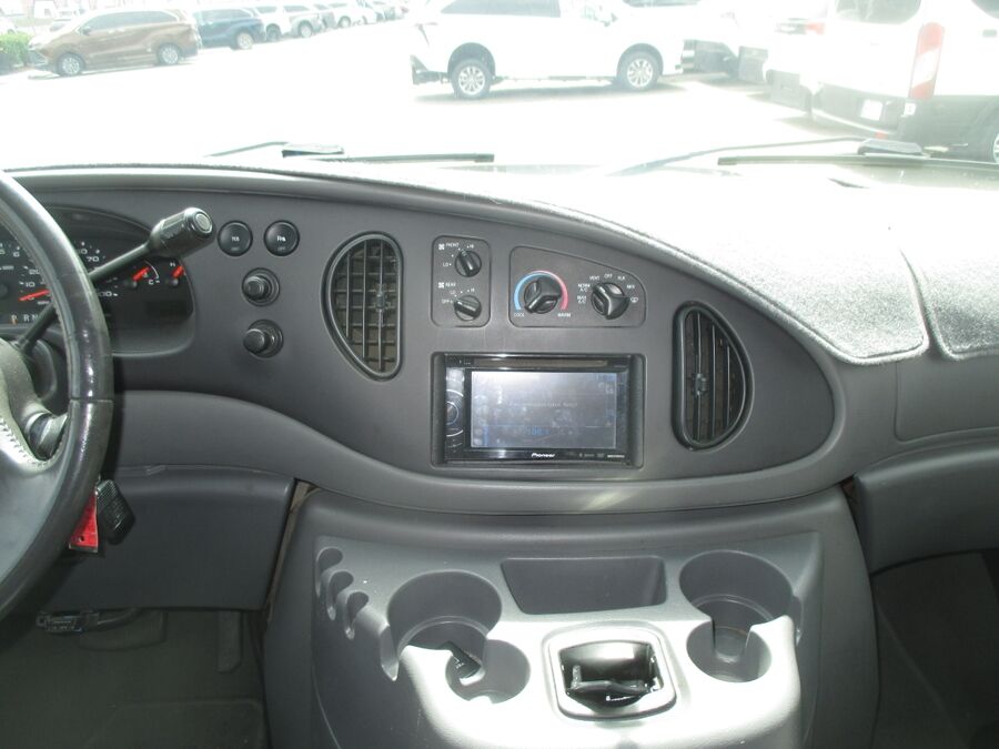 2008 Ford E-Series Econoline Wagon XLT - Photo 14