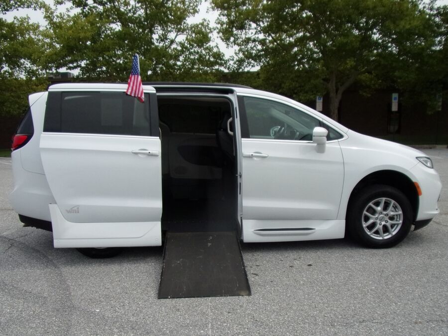 2022 Chrysler Pacifica Touring L - Photo 9