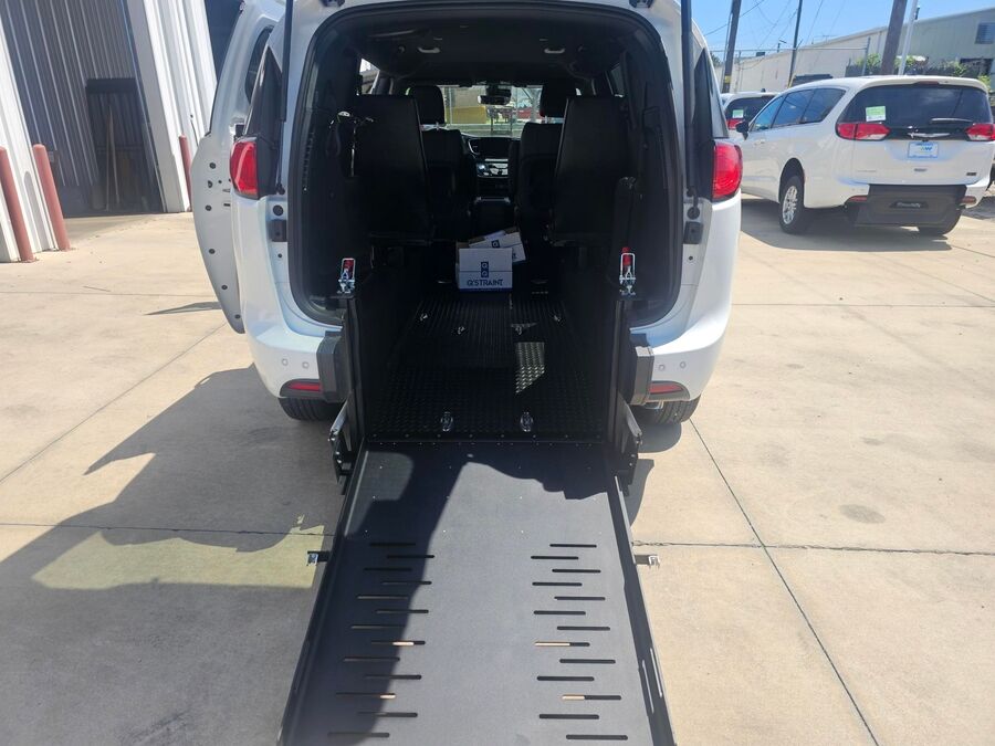 2026 Chrysler Voyager LX - Photo 7