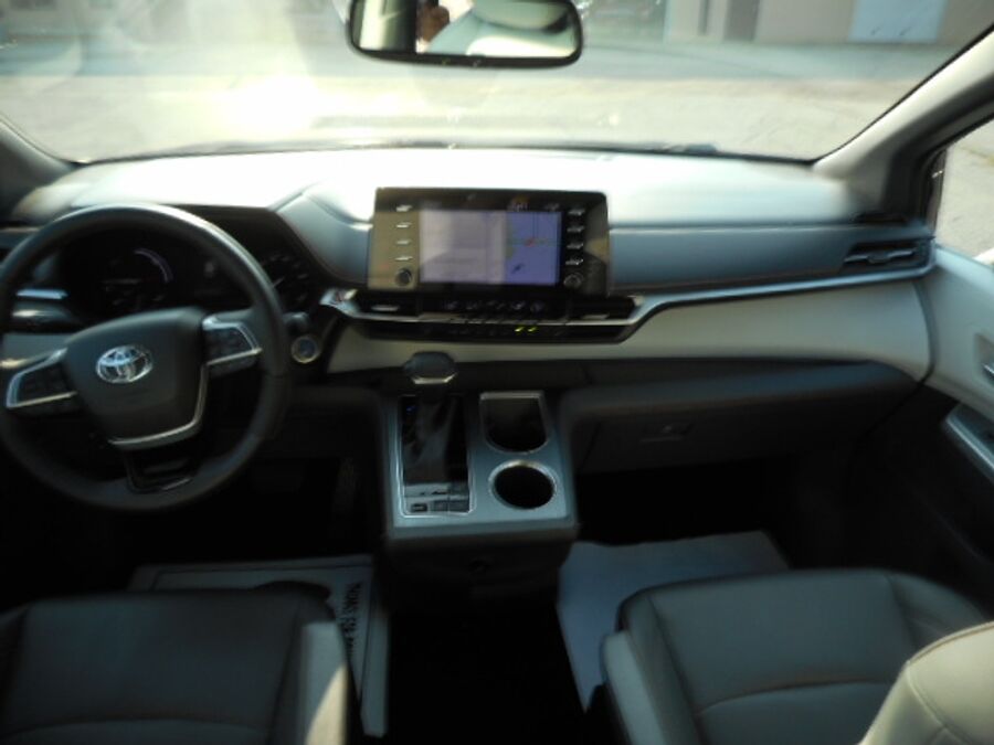 2022 Toyota Sienna XSE - Photo 12