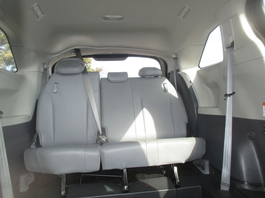 2021 Toyota Sienna XLE - Photo 15