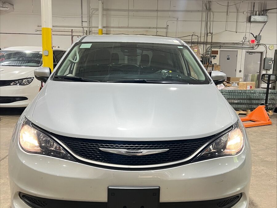 2023 Chrysler Voyager LX - Photo 10