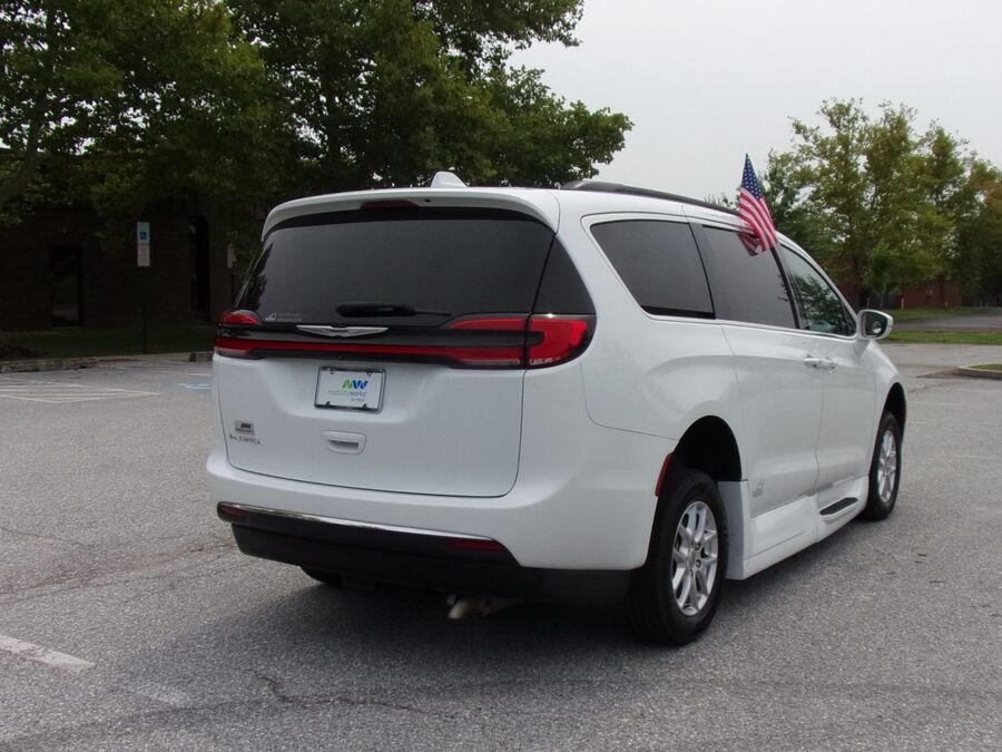 2022 Chrysler Pacifica Touring L - Photo 8