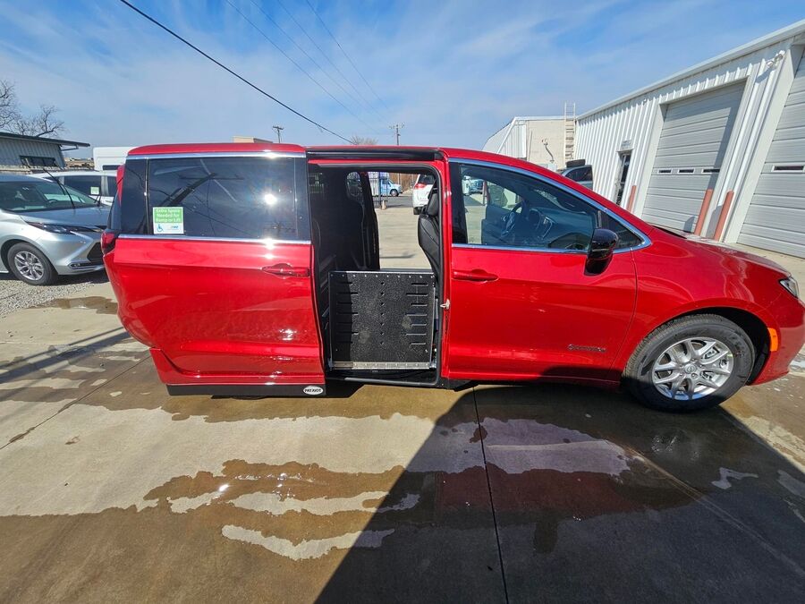 2026 Chrysler Pacifica Select - Photo 6