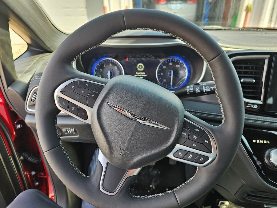 2026 Chrysler Pacifica Select - Photo 12