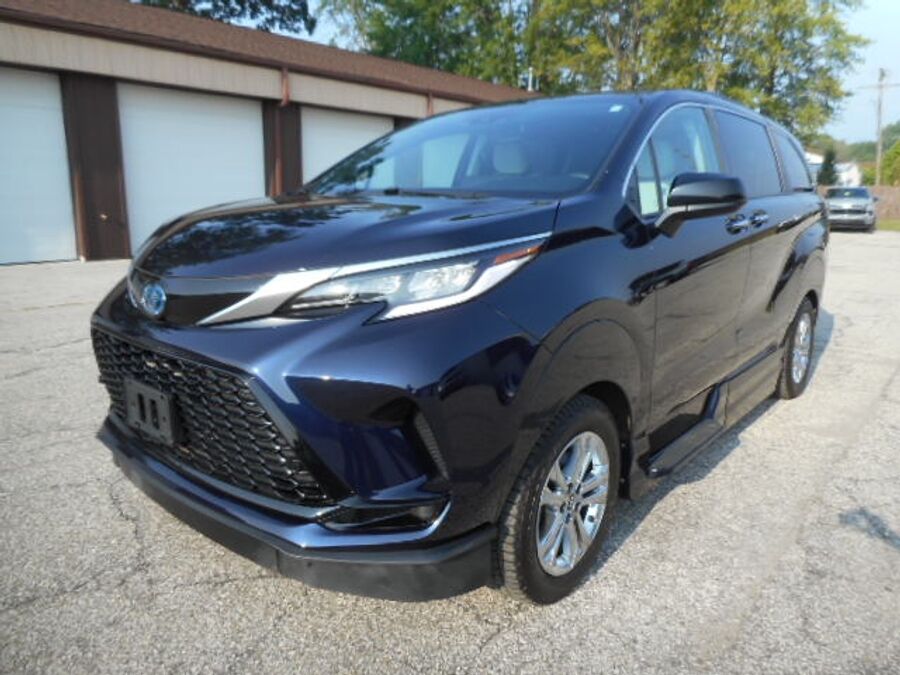 2022 Toyota Sienna XSE - Photo 9