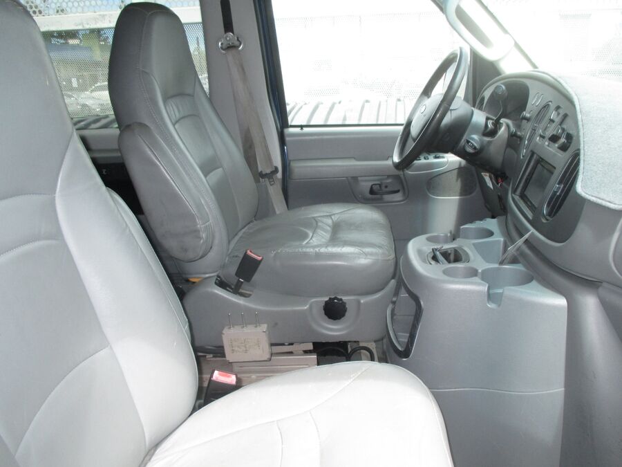 2008 Ford E-Series Econoline Wagon XLT - Photo 15