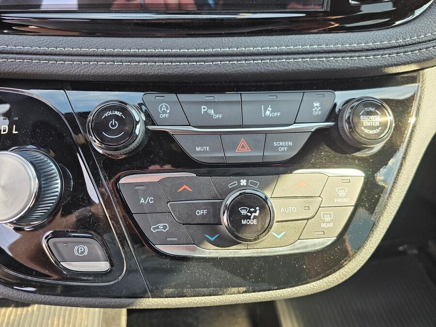 2026 Chrysler Pacifica Select - Photo 11