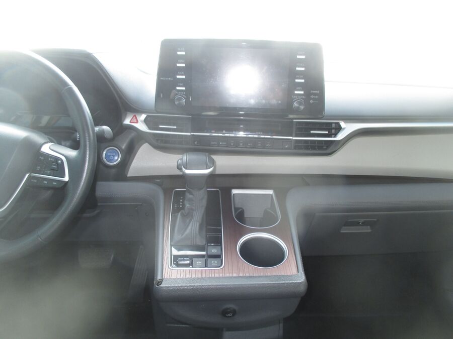2021 Toyota Sienna XLE - Photo 17