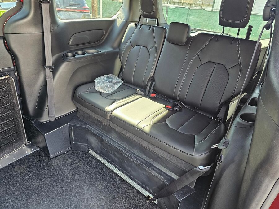 2026 Chrysler Pacifica Select - Photo 9