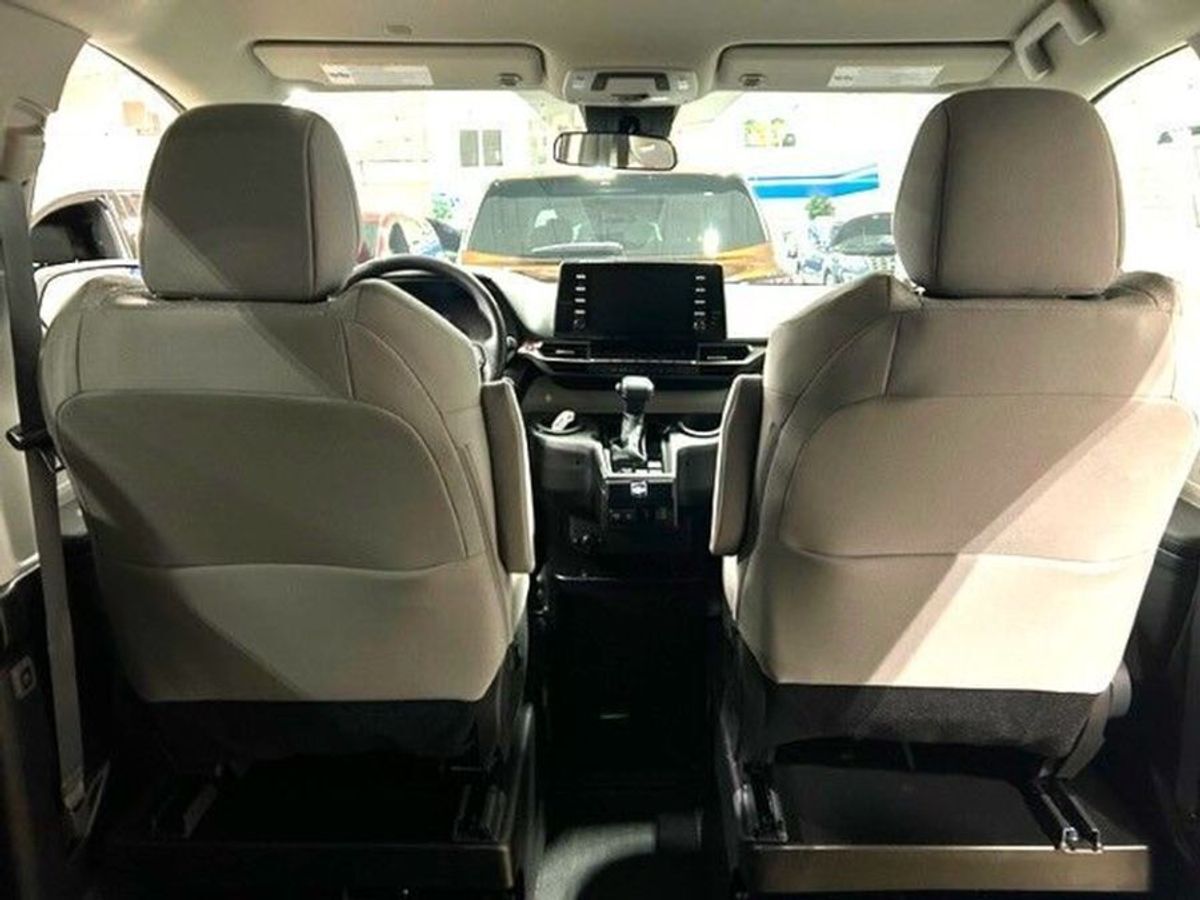 2023 Toyota Sienna LE - Photo 9