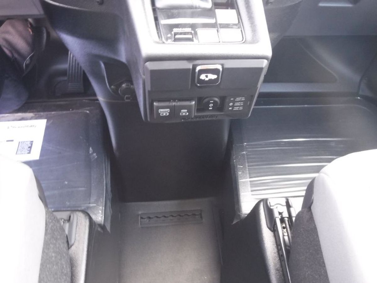 2023 Toyota Sienna XLE - Photo 13