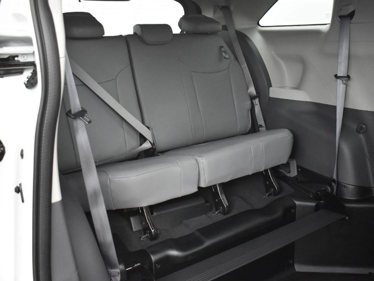 2024 Toyota Sienna XLE - Photo 4