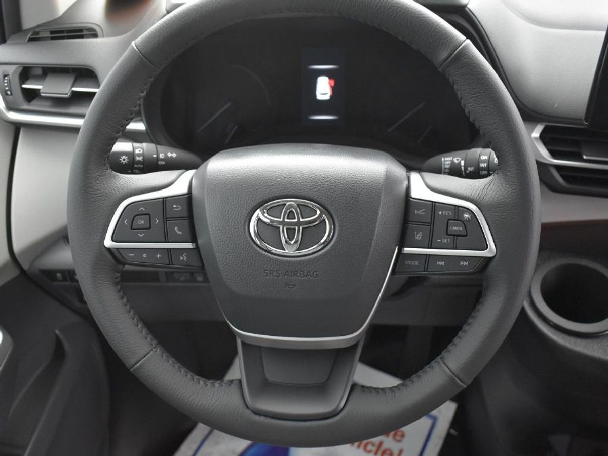 2024 Toyota Sienna XLE - Photo 6