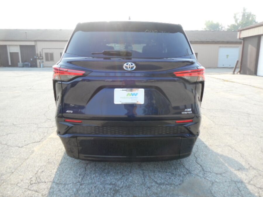 2022 Toyota Sienna XSE - Photo 6