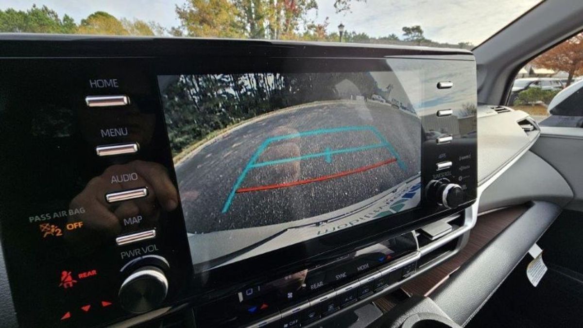2023 Toyota Sienna XLE - Photo 18