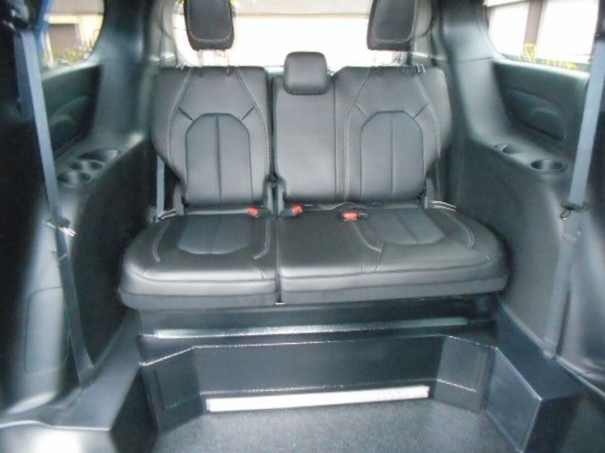 2026 Chrysler Pacifica Select - Photo 20