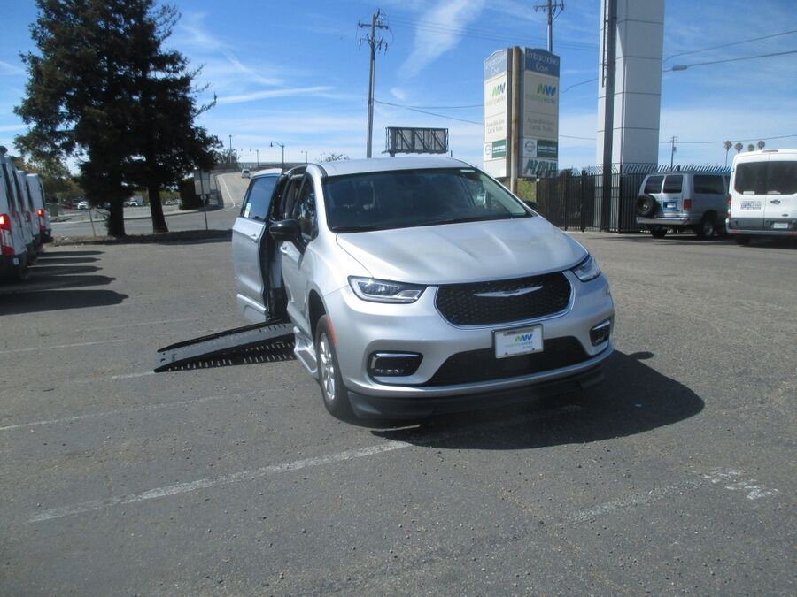 2024 Chrysler Pacifica