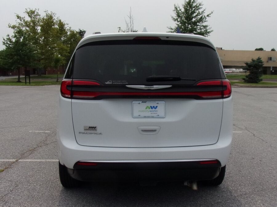 2022 Chrysler Pacifica Touring L - Photo 7